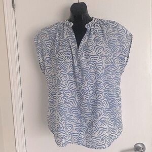 H&M, Short Sleeved loose fitting Blue and white blouse, Size Medium